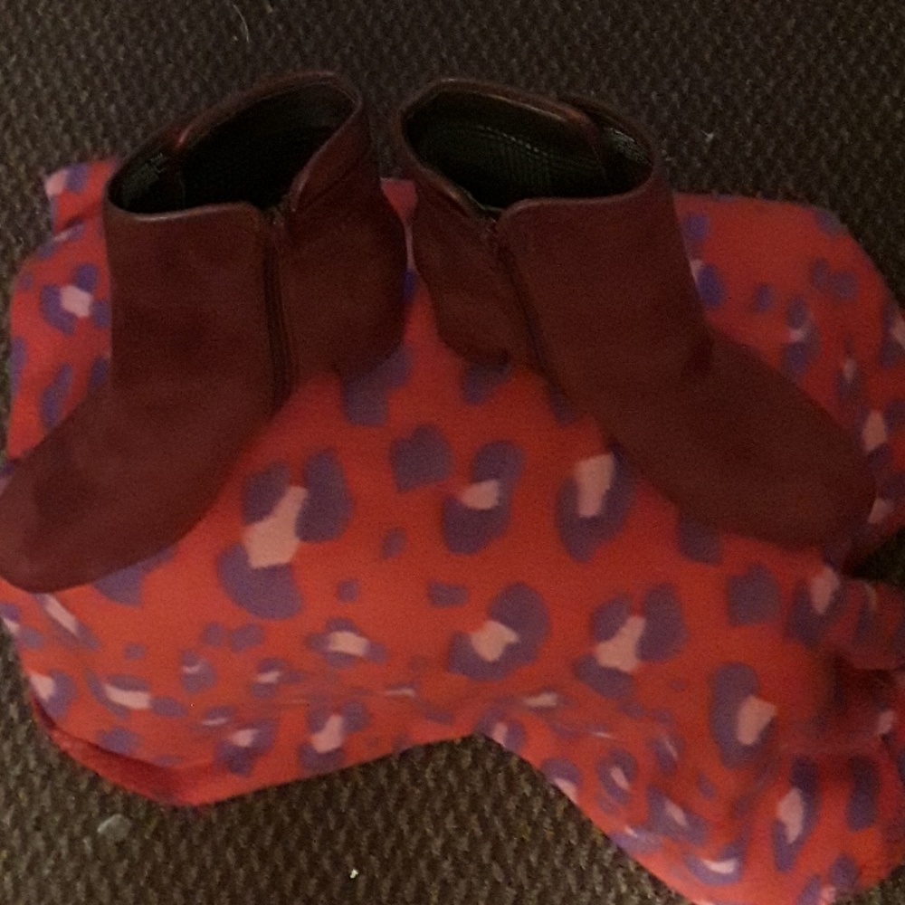 Women burgundy booties - Picture 2 of 5